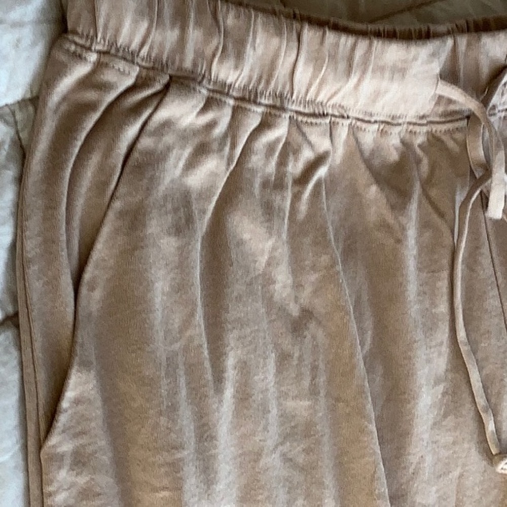 Parachute lounge pant new perfect
Organic cotton Bisque
Laid flat 16 x 38”